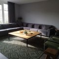 ST-27 / Salontafels / Grote zwarte salontafel met eikenhouten blad
