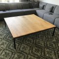 ST-27 / Salontafels / Grote zwarte salontafel met eikenhouten blad